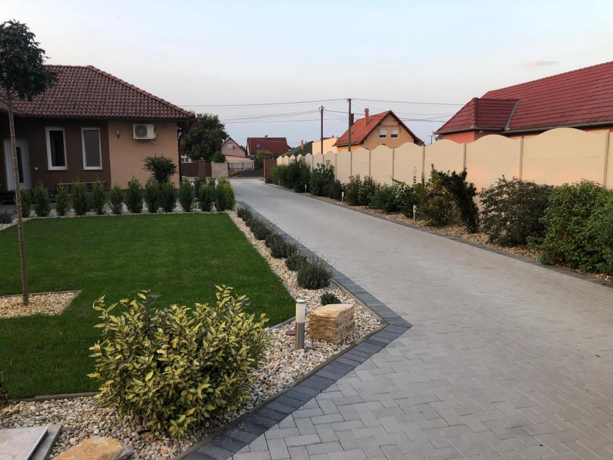 Rajczi Apartman Mohács Exterior foto